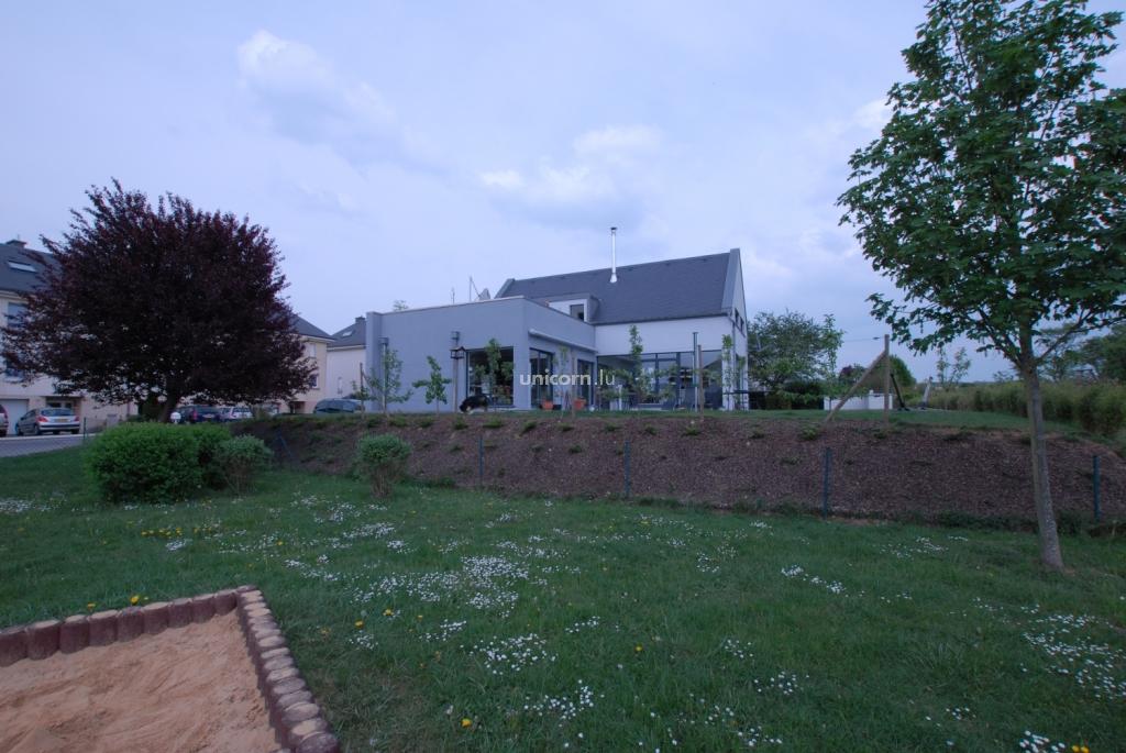 House for sale in Uebersyren  - 220m²