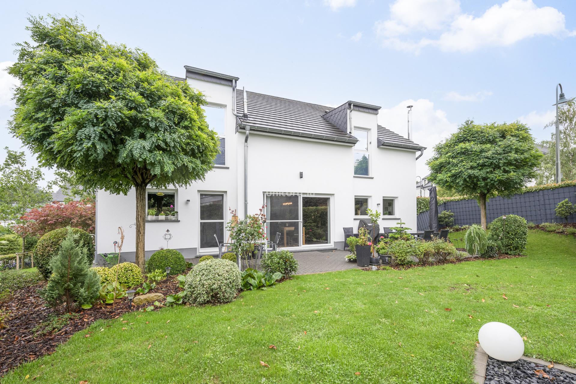 House for sale in Junglinster  - 350m²