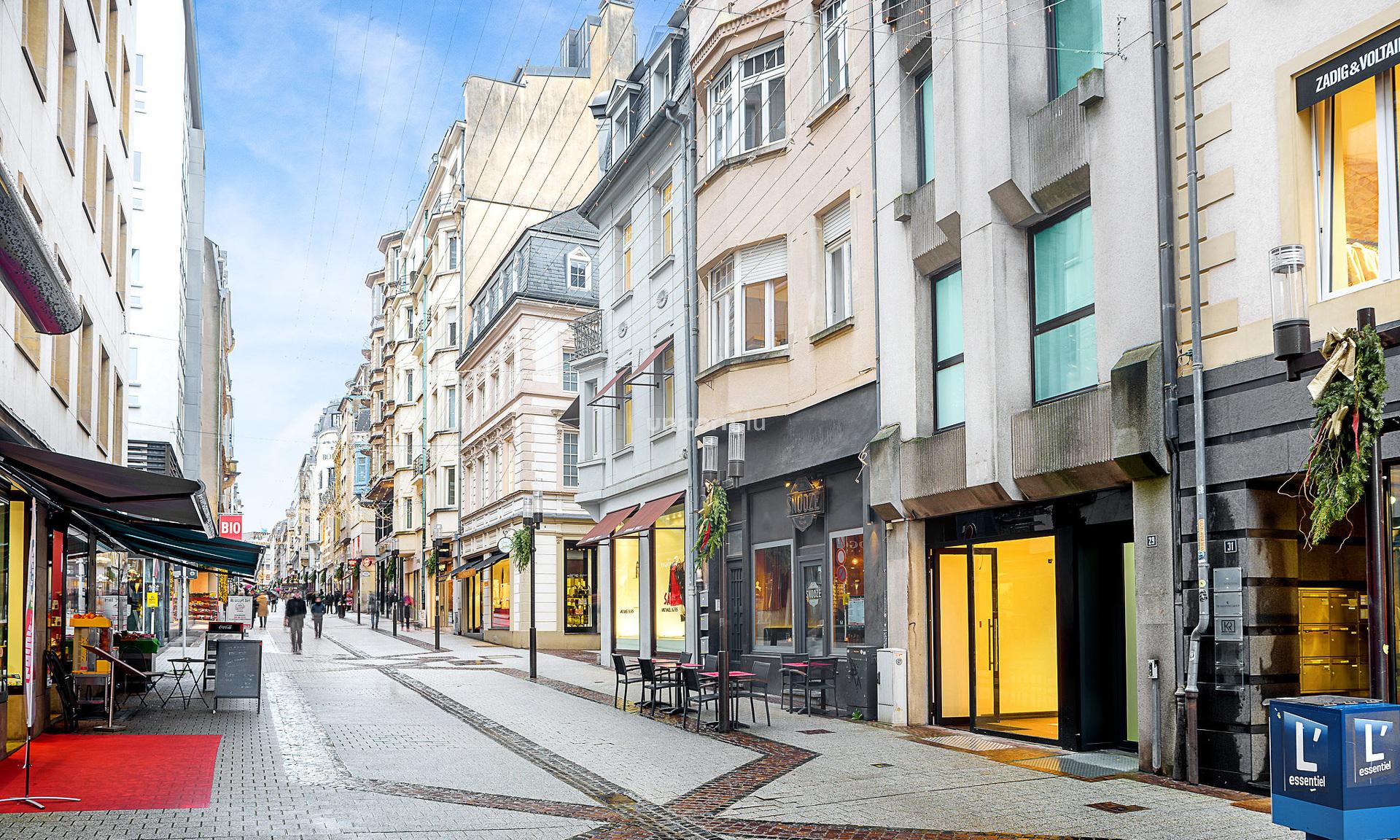 Shop for rent in Luxembourg-Centre  - 90m²