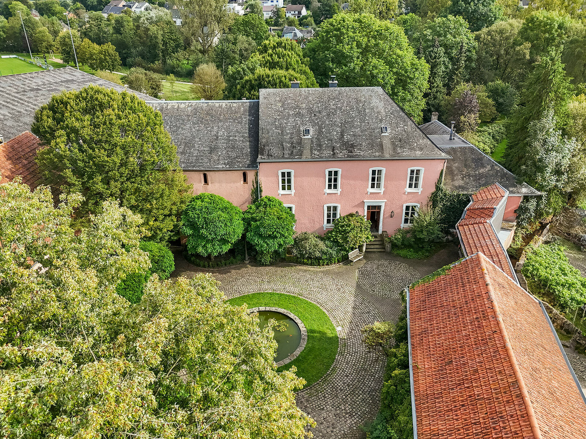 Haus zu verkaufen in Useldange  - 1760m²